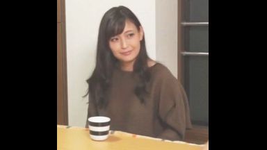 ♡コタツSEX※旦那を酔いつぶして妻は他の男のチンポを目の前で挿入しちゃう絶倫おマンコ…早く挿れて♡のthumbnail