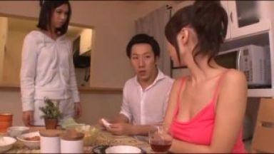 【篠田ゆう】三十路でエロい巨乳美熟女が痴女りまくり無防備すぎる誘惑してきてエロすぎるむちむちボディのthumbnail