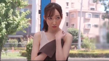 〚マジックミラー号〛　色白美肌の専門学生は面積の小さい施術着に不安を覚えながらも発情し顔射チンポをお掃除のthumbnail