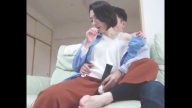 ♥42歳人妻「旦那がもうすぐ帰ってくるの…ダメよ…♥」でも我慢できない欲求不満の完熟おまんこ…いいよ好きにしていっぱい抱いて…♥のthumbnail