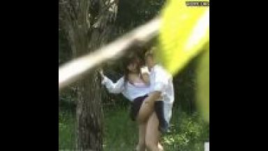 【青姦・高校生カップル】白昼から女子高生が、ノーハンドフェラから立ちマンセックス！もしかして中出しか？のthumbnail