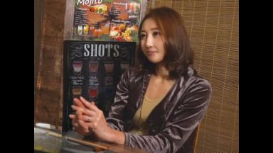 【連れ込み】相席居酒屋からお持ち帰りした40代美魔女美女人妻！他人棒でエロエロ不倫セックスする淫乱浮気妻を盗撮隠し撮り！のthumbnail