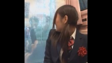 高校のそばで卒業式終わりのJKに突撃！関係者に注目されながらマジックミラー号で卒業セックス！のthumbnail