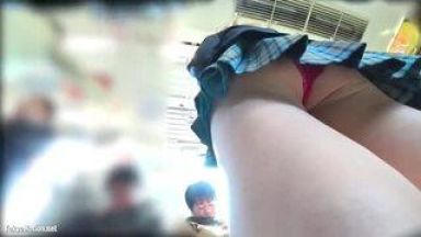 【盗撮】女の子ってどんな下着穿いてるかわかんないもんだね…まさかのエロ下着に思わず興奮ｗのthumbnail