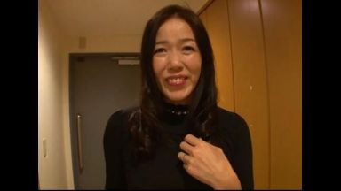 <おばさん>｢素人募集で来ました｣コッソリ夜にやってきた熟奥様、いきなりケツ穴に肉棒を突き込まれ大困惑ｗのthumbnail