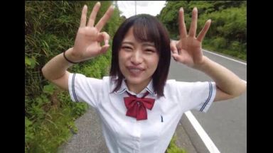 【ゴックン】｢うぇ、ニガ～イｗ｣こんなポーズしてますが今ザー汁飲みましたw次の一杯を屋外散歩後25分後にフェラ抜きしますwのthumbnail