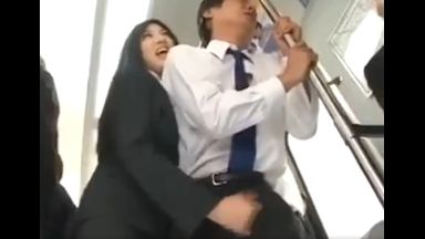 【淫語×逆痴漢】ムラついたOLが電車でおじさんチンポを手コキ責め！チャックをおろしてやらしくしごきまくる淫乱女！のthumbnail