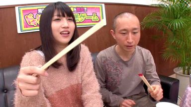 美少女でスレンダーな素人の処女がエッチなゲームで童貞とセックスのthumbnail