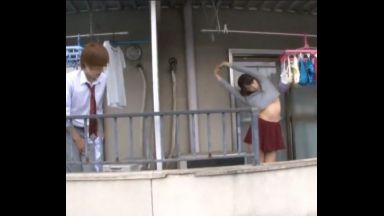 ☆人妻☆『アレ?今日は学校は?』お隣の巨乳若奥様が綺麗すぎて･･･勃起してしまったｗのthumbnail