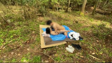 【個人撮影・青姦プレイ】お股開いて・・チンポ挿れられてる！野外で開放的な青姦セックス・・喘ぎ声を出しながら激イキ！のthumbnail