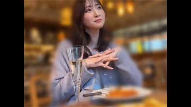 〖ハメ撮り×ラウンジ嬢〗スリムな超美人ラウンジ嬢とのハメ撮りセックスで深部まで突きまくり絶頂中出しｗｗｗのthumbnail