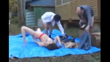 ♥「もう終わり…？もっと頂戴♥」人妻を野外調教☆ドM奥様は性獣に豹変…放置されても1人Hを止めない絶倫まんこのthumbnail