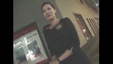 ♥夜の現役CA「童貞君の初体験におまんこ貸してください…♥」愛液トロトロで筆おろし…「おばさんだけどいいの？♥」のthumbnail