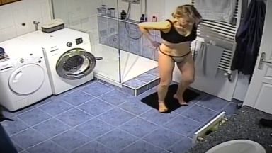 妻がシャワーを浴びているところを盗撮したらエロ過ぎるｗｗｗのthumbnail