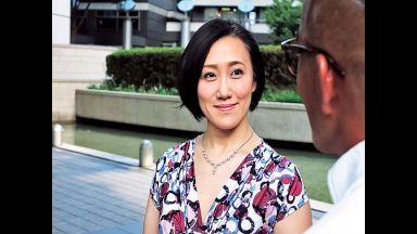 【素人ナンパ】妖艶な雰囲気のメチャシコ美魔女に声をかけオモチャ責め！快楽堕ちマンコに他人棒ねじ込み大量中出し！のthumbnail