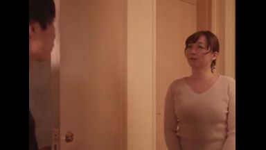 ＊小林真梨香＊｢引っ越しの準備、手伝うわ｣美人な義母さん。卒業式にカラダを重ねてしまった快感を、忘れられなくて。のthumbnail