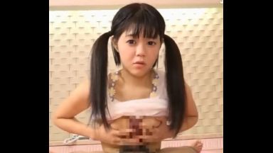 ♡おばさんの若作り…貧乳の○学生の様な幼い身体つき…パイパンおまんこに精子をどぴゅぴゅぅうっぅう♡のthumbnail