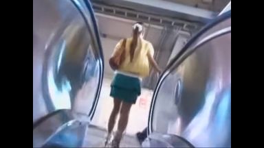 【痴漢×強姦】激カワ美少女が電車で鬼畜おじさんに無理矢理犯される！強制イマラチオからビチャビチャまんこに挿入中出し！のthumbnail