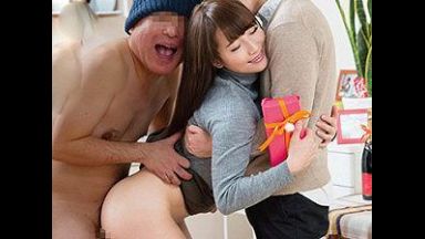 時間をとめられ他人棒に犯され中出しされるちっぱい人妻！娘もおかされパイパンマンコをいじられるのthumbnail