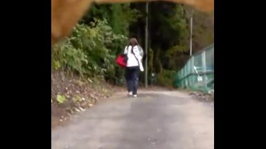 ！！テニススクール帰りの人妻を尾行して誰も居ない屋外で輪姦レイプ…イヤァァァっぁ…絶叫しても誰も助けに来れない凌辱強姦のthumbnail