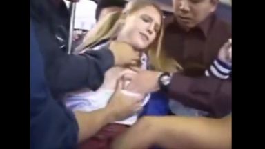 男達に押えられオッパイを舐められ両足を抱えられて手マン無理やふぃフェラをさせられ顔にブッカケられています。のthumbnail