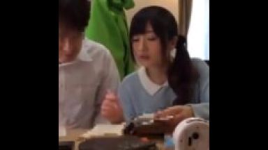 《ロリ系家庭教師・孕ませ強姦》美脚美女が生徒の自宅で犯される。ワレメから滴り落ちる精液のthumbnail