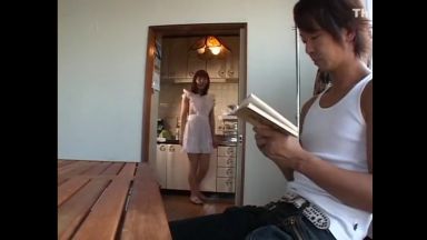 【ニューハーフ】赤い下着もいいけど裸エプロンも魅力的ね。【男の娘】【無料エロ動画】のthumbnail