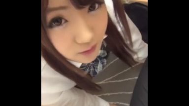 JKが草食系男子を誘惑 パンツを見せつけ勃起したちんちんをペロリのthumbnail