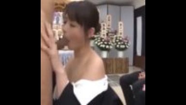 【三浦恵理子】私と亡き夫はセックスが大好きでした！葬儀中に親族の男とヤリ始める無謀な未亡人！のthumbnail