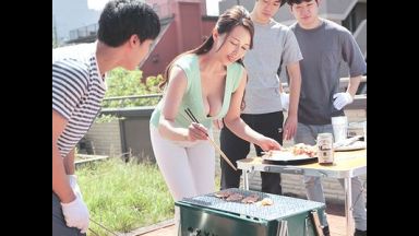 『まだギンギン…♡』息子の友達の絶倫ちんぽで絶頂イキする爆乳おっぱいな美魔女美女母親⁉若い男とセックスするエロお母さん！のthumbnail