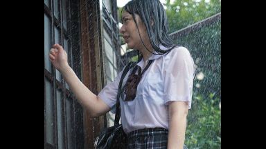 【弥生みづき】暴風雨で、全身ずぶ濡れ… 幼馴染ＪＫの、透け濡れしたブラに発情し、理性を失い抱き合う、情愛性交…のthumbnail