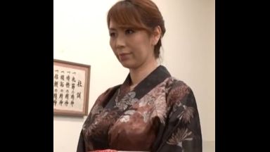 ！！枕営業の女将「私の熟したカラダを試してみますか？…！！」老舗を立て直した完熟おマンコは嘘をつかないわのthumbnail