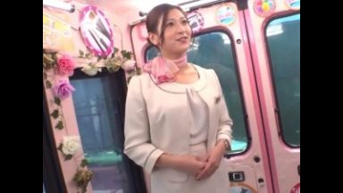 《素人ナンパ×ＭＭ便》スレンダー巨乳な美人美容部員を騙してフェラ抜きさせ、そのままなし崩し的にデカチン絶頂ＳＥＸ!!のthumbnail