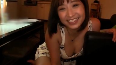 【きみと歩実】めちゃくちゃエロいショートカットヘア巨乳のお姉さんが胸の谷間を見せつけてくる誘惑行為エロすぎのthumbnail