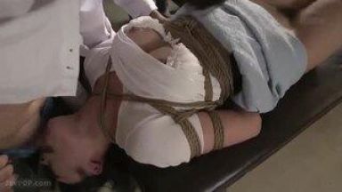 拘束されベンチに泣かされパンツを脱がせ手マンにクンニをして嵌められ頭を落とし口の中に入れられ嵌められています。のthumbnail