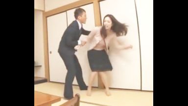 ♡旦那の借金は妻の身体で...「逃げる妻を無理やり犯すチンポ...奥さんは旦那に売られたんだよ...♡」夫の前でNTRのthumbnail