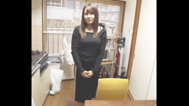 ♡「えっ家で？…筆おろし？…えっ♡」生活感溢れる自宅で童貞君の初体験で中だしさせちゃう清楚性獣お姉さんは23歳のthumbnail