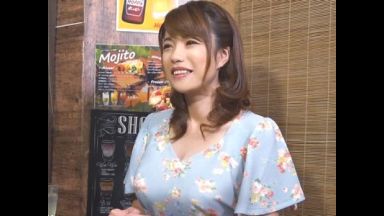 【連れ込み】相席居酒屋で捕まえた30代美魔美女人妻！脱がしてみると垂れ乳おっぱいなエロ浮気妻と不倫する姿を盗撮隠し撮り！のthumbnail