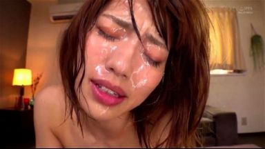 ギャルがパコられては顔にぶっかけられ顔中精子だらけなエチ動画のthumbnail