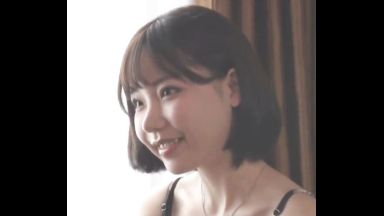 ！！居酒屋バイトしてる清楚女子大生が「射精もう無理…」と言わせるまでは絶倫マンコで搾りだしちゃうのthumbnail