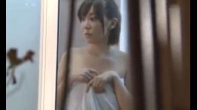 【盗撮NTR】細身美人なノーマル嫁が夫の性癖も策略も知らされずに温泉露天風呂でボッチにされる…。のthumbnail