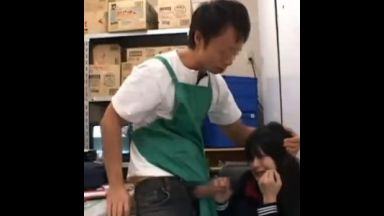 万引きJKが店員のご機嫌を取るために仕方なくエッチなことをされるのthumbnail