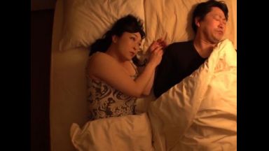 <成澤ひなみ>「･･･寂しいなぁ」夫婦の営みが少なくて･･･。こんなにもシたいのに。胸が張っちゃうの。ねぇ、お乳絞って?のthumbnail