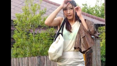 【野外フェラ】＜ゲリラ豪雨＞「や、やめてぇ！」雨宿りしてたスレンダー美乳お乳の清楚美人お姉さんが家の人にオカされる！！のthumbnail