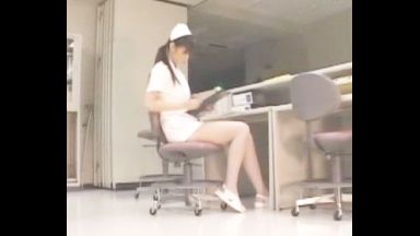 ♥夜勤で1人きりになった看護師を医院長がレイプ…♥拘束猿ぐつわされて凌辱される…生意気ナースに中出し強姦のthumbnail