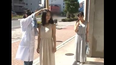 ♡「奥さん…SEXしませんか？…えっ♡」保育園に子供送ったママ友2人組…朝から欲求不満でチンポ挿入しちゃう♡のthumbnail