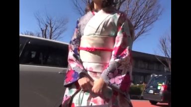 ！スゴい…着物：素人！巨乳でどぴゅぴゅぅぅ…JDで激イキH動画「欲しいよ…欲しいの！」☆ぽっちゃり☆のthumbnail