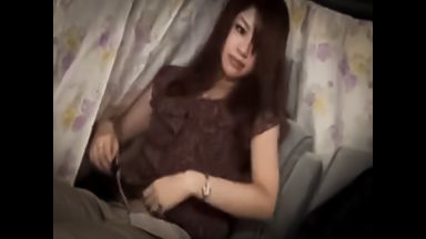 【素人ナンパ】「最近全然してなくて♡」浮気チンポに夢中で腰打ち付け騎乗位！淫乱人妻にどぴゅっと中出し種付け射精！のthumbnail