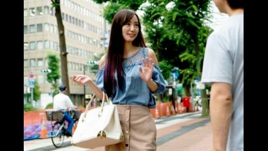 ２７歳だという結婚前は看護師として働いてたとおっしゃる明るい笑顔が印象的な美人奥さまがとびきりスケベな淫乱メス犬に豹変！浮気は良くない事だと分かっていながらもマンネリ化した旦那様とのセックスライフではあり得ない鬼イカセで濡れたぎる雌穴を虐め抜かれて完全発情した人妻の淫らな姿を見逃すな！のthumbnail