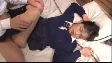 優しい女先輩JKに懇願して生ハメ生中出しセックスで童貞筆おろしさせてもらう断れない系女子エロいのthumbnail